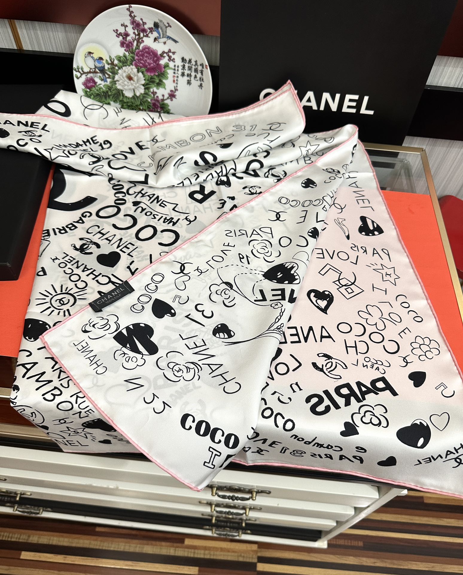 CHANEL 25S SCARF 90 IN SILK 738421