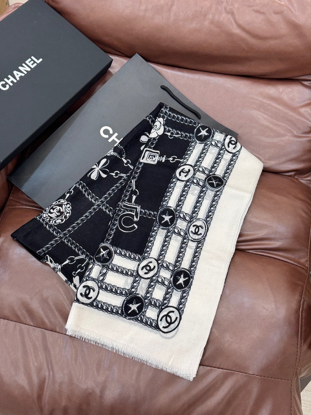 CHANEL 25S SCARF 200 IN CASHMERE 931949